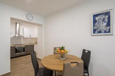 Kuhinja ili čajna kuhinja u objektu Direct Beach Apartments