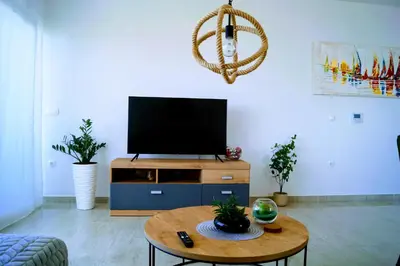 TV i/ili zabavni centar u objektu Apartment Ivona with beautiful seaview