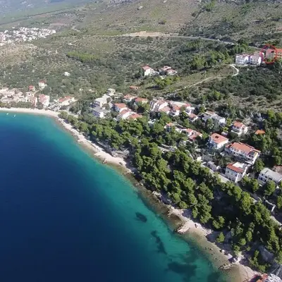 Apartments with parking space Krvavica