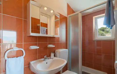 Kupaonica u objektu 2 Bedroom Cozy Apartment In Supetar-Splitska