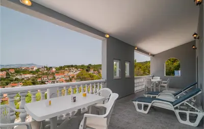Balkon ili terasa u objektu 2 Bedroom Cozy Apartment In Supetar-Splitska
