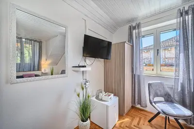 TV i/ili zabavni centar u objektu Couple's Getaway in the Center of Hvar w/Sea View