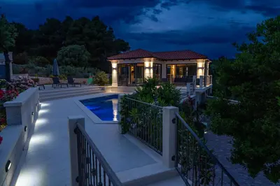 Bazen u objektu VILLA DIAMOND- beautiful seaview, bar, pool & gym ili u blizini