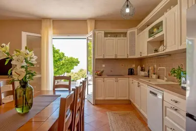 Kuhinja ili čajna kuhinja u objektu Luxury Villa Castello di Pietra Brač with Heated Pool near Pučišća