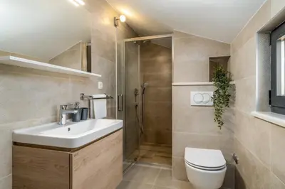 Kupaonica u objektu Villa Falcon House, 3-bedroom villa with heated 36 sqm pool, Jacuzzi, Finnish sauna