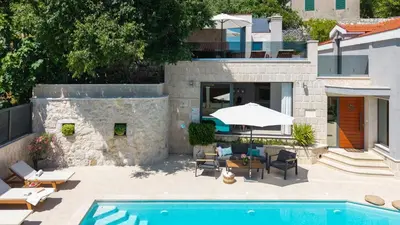 Bazen u objektu Villa Falcon House, 3-bedroom villa with heated 36 sqm pool, Jacuzzi, Finnish sauna ili u blizini