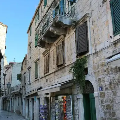 Apartments with parking space Omis - 19051