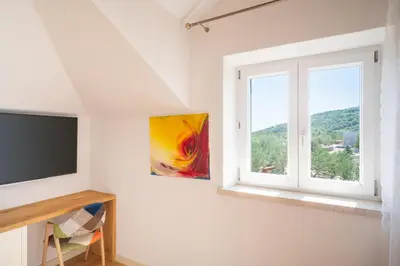 Pogled na planine ili pogled na planine iz vikendica