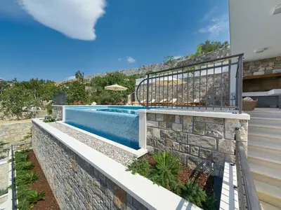 Bazen u objektu Villa Mladenka by Interhome ili u blizini