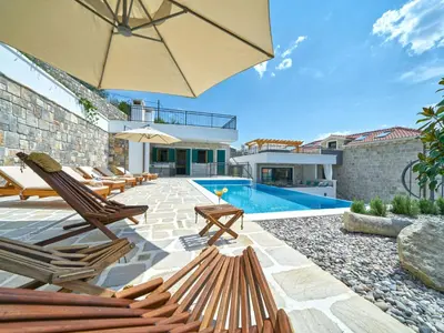 Bazen u objektu Villa Mladenka by Interhome ili u blizini