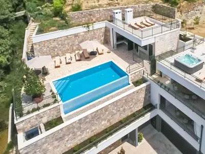 Bazen u objektu Villa Mladenka by Interhome ili u blizini