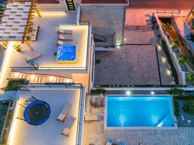 Bazen u objektu Villa Mladenka by Interhome ili u blizini