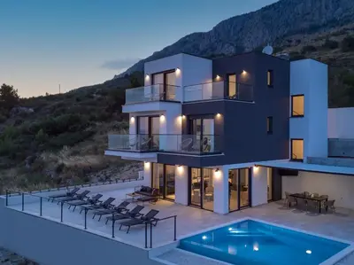 Pogled na planine ili pogled na planine iz vila