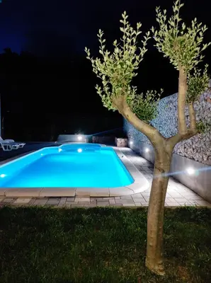 Bazen u objektu Village holiday apartman with heated pool Maslina ili u blizini