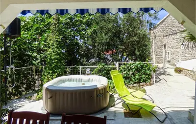 Vrt u objektu 3 Bedroom Stunning Home In Mimice