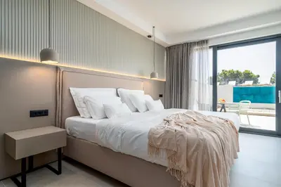 Krevet ili kreveti u jedinici u objektu Villa Bava with 4 En-suite Bedrooms, Heated 33 sqm Pool