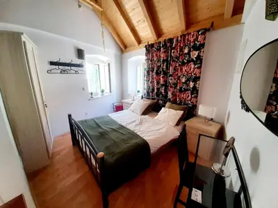 Krevet ili kreveti u jedinici u objektu Luxury Stone House - Quiet Center!