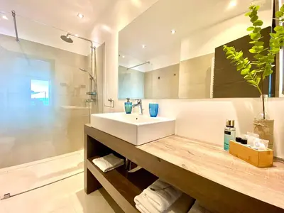Kupaonica u objektu Villa FORTE-Exclusive Retreat, Heated Infinity Pool & Amazing Views