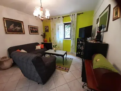 TV i/ili zabavni centar u objektu HOUSE-APARTMENTS ELA -MIRCA- FAMILY HOLIDAY