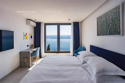 Krevet ili kreveti u jedinici u objektu Villa Dispet, sea view, heated pool, cinema, wellness