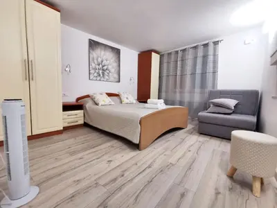 Krevet ili kreveti u jedinici u objektu Modern flat in Omiš, with terrace and views, 80m²