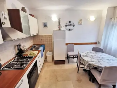 Kuhinja ili čajna kuhinja u objektu Modern flat in Omiš, with terrace and views, 80m²