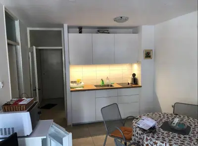 Kuhinja ili čajna kuhinja u objektu Apartment near sandy beach