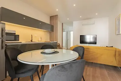 Kuhinja ili čajna kuhinja u objektu Apartmani Benzon