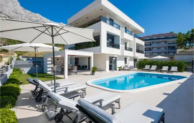 Bazen u objektu Amazing Apartment In Baska Voda ili u blizini