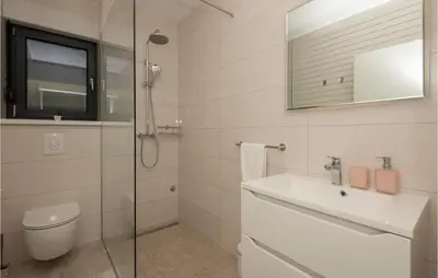 Kupaonica u objektu Cozy Apartment In Baska Voda