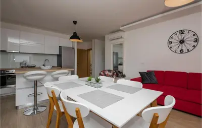 Kuhinja ili čajna kuhinja u objektu Cozy Apartment In Baska Voda