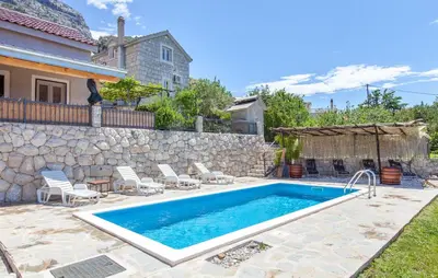 Bazen u objektu House Marta ili u blizini