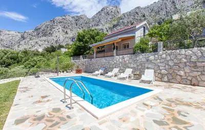 Pogled na planine ili pogled na planine iz vikendica
