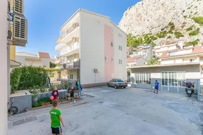 Pogled na planine ili pogled na planine iz apartmana