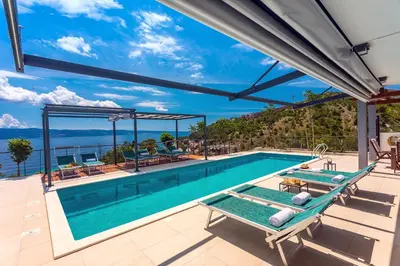 Bazen u objektu Seaview holiday home Lemona ili u blizini