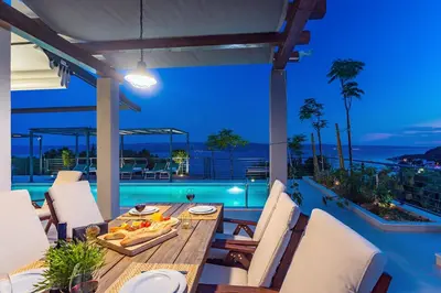 Bazen u objektu Seaview holiday home Lemona ili u blizini
