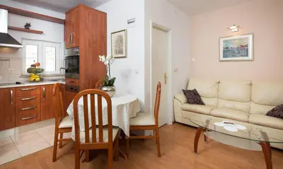 Kuhinja ili čajna kuhinja u objektu Nona Guesthouse - Charme Holidays