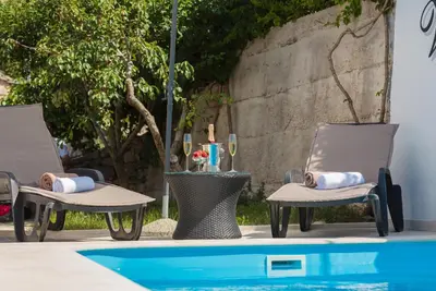 Bazen u objektu Villa Neresi - Charme Holidays ili u blizini