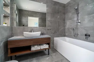 Kupaonica u objektu Luxurious Villa ADA; hot tub, sauna, gym, pool