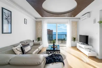TV i/ili zabavni centar u objektu Luxury Villa Lucas with heated pool, whirlpool, sauna, 14 pax