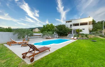 Bazen u objektu Villa Ume - heated pool, sauna, volleyball court ili u blizini