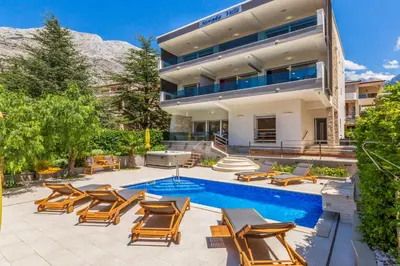 Bazen u objektu Private seaside Morska Villa with pool in Baška Voda, Dalmatia, Croatia ili u blizini