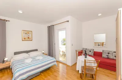 Krevet ili kreveti u jedinici u objektu Apartments Mira Beachfront Bliss