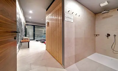 Kupaonica u objektu Luxury Villa Delight I in Promajna with Private Pool, Gym, Sauna & Jacuzzi