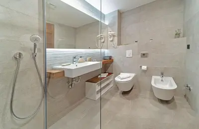 Kupaonica u objektu Luxury Villa Delight I in Promajna with Private Pool, Gym, Sauna & Jacuzzi