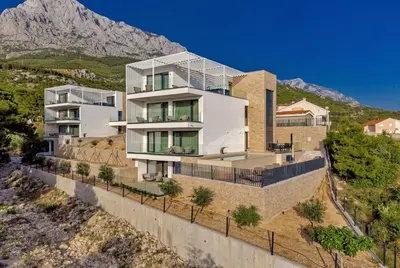 Pogled na planine ili pogled na planine iz vila