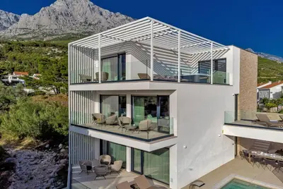 Pogled na planine ili pogled na planine iz vila