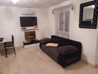 TV i/ili zabavni centar u objektu Apartment in Villa Tamara -Pool beheizt ,Meerblick