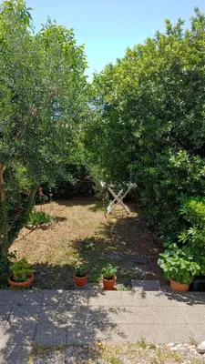 Vrt u objektu Studio apartment in Bol with sea view, terrace, air conditioning, WiFi 3634-1