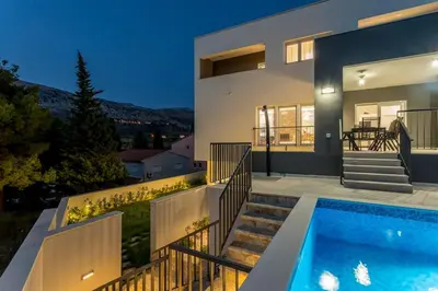 Bazen u objektu Luxe villa with pool, jacuzzi, and sauna ili u blizini